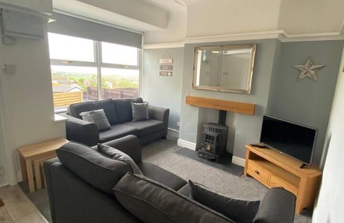 Meliden House | Captivating 2-bed Cottage in Prestatyn