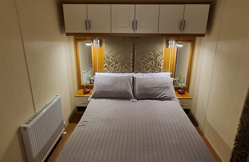 Chapel Saint Leonards Ski Chalet | Captivating 3-Bed Caravan at Golden Palm Skegness