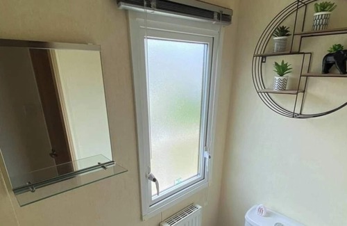Chapel Saint Leonards Ski Chalet | Captivating 3-Bed Caravan at Golden Palm Skegness