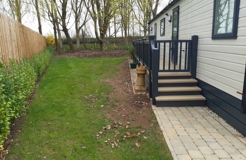 South Cerney House | Captivating Bluebell Lodge 2-bed Cotswolds caravan