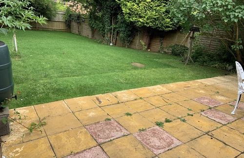 Lacey Green House | Captivating Bungalow with Garden in High Wycombe