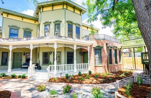 Five Points Apartment | Captivating Cowgirl S