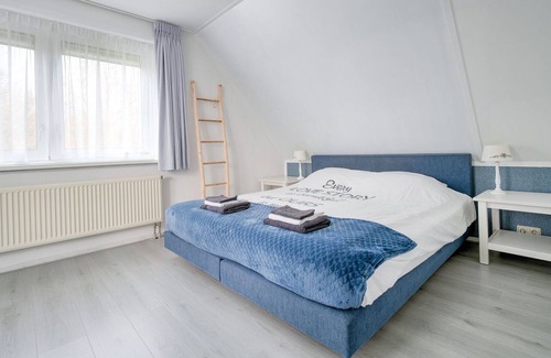 Zeewolde House | Captivating Holiday Home in Zeewolde near Forest