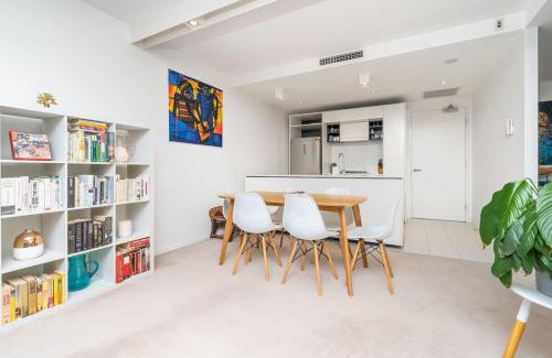 Kingston Apartment | Captivating Lake Views in Kingston - Hosted by CanStay