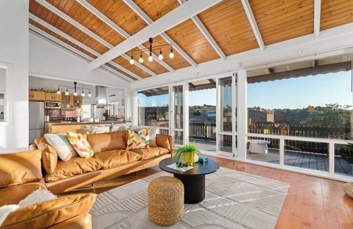 Bedford Park House | Captivating Vista Retreat Exquisite Holiday Haven