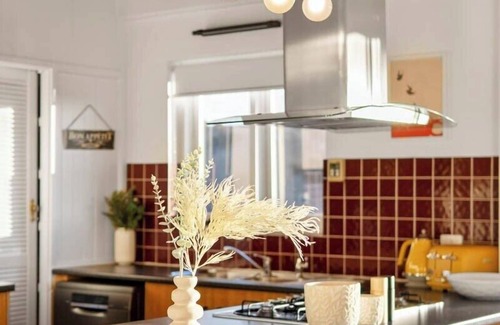 Bedford Park House | Captivating Vista Retreat Exquisite Holiday Haven
