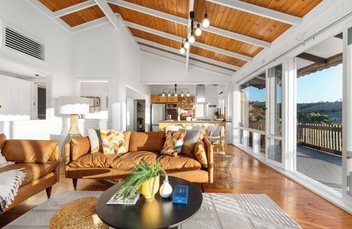 Bedford Park House | Captivating Vista Retreat Exquisite Holiday Haven