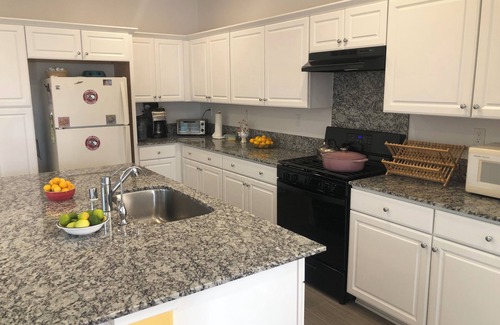 Marina House | CAR WEEK SPECIAL- New Spacious 4-bedroom house in Marina by the beach with WiFi