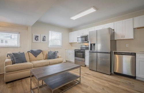 Athens House | Caras Cottage - 2 miles from Sanford Stadium