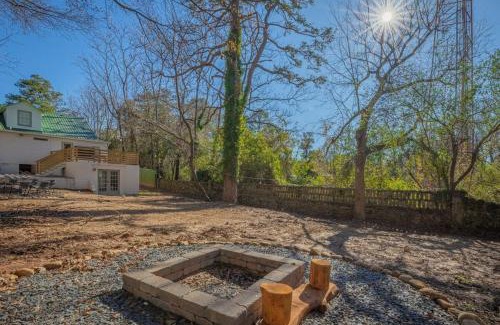 Athens House | Caras Cottage - 2 miles from Sanford Stadium