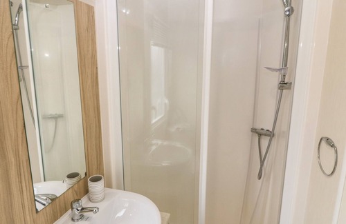 Malltraeth Cottage | CARAVAN AT BODERW, family friendly, with a garden in Llangefni