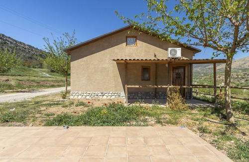 Alos de Balaguer RV Rental | Caravan 'Bungalow 2' with Mountain View, Wi-Fi and Air Conditioning