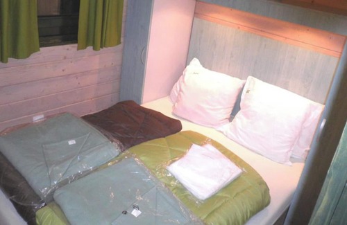 Ranspach RV Rental | Caravan "Chalet Aloya" with Shared Pool & Wi-Fi