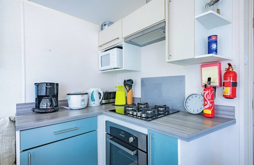 Coulanges RV Rental | Caravan 'Mobil-home Excellence - 3 Chambres' with Shared Pool, Wi-Fi and Air Conditioning