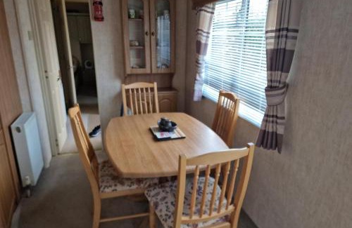 Newton Stewart Apartment | Caravan - Sleeps 4 - Pet friendly - Parking