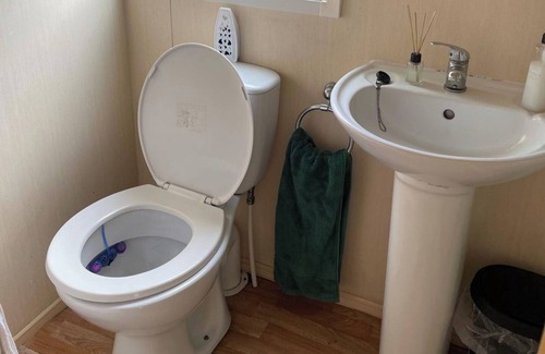 Camber Cabin | Caravan - Sleeps 8 - Pets Ok - Parking - Patio