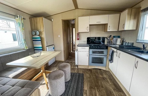 Skegness House | Caravan with decking at Southview Holiday Park in Skegness ref 33005S