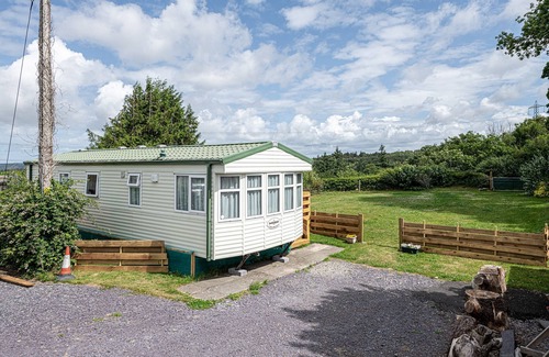 Bangor Cottage | Caravan @ Ysgubor - sleeps 6 guests in 2 bedrooms