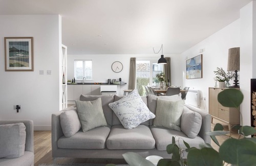 Carbis Bay House | Carbis Bay Lodge, 69 Una - luxury lodge with private hot tub and spa access