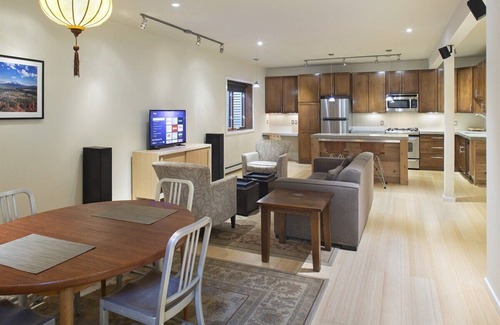 Carbondale Apartment | Carbondale Oasis | Parkside, Spacious, D/T, Modern