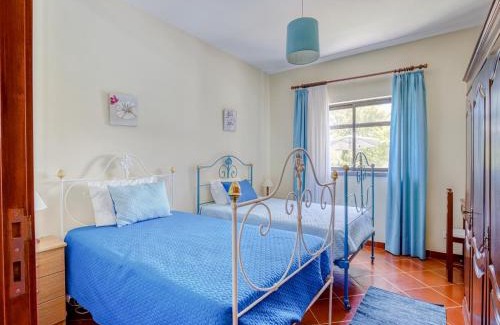 Camparca House | Carcavelos Villa with Pool