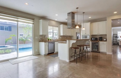 Cardiff-by-the-Sea House | Cardiff 5 bedroom home w/pool & gated driveway near beach