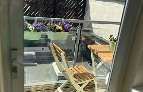 Castle Quarter Apartment | Cardiff Apt - Sleeps 6 - Castle & Stadium Nearby