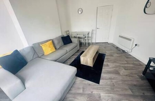 Grangetown Apartment | Cardiff flat no2 outskirts of city centre sleeps six