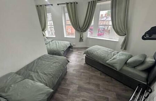 Grangetown Apartment | Cardiff flat no2 outskirts of city centre sleeps six