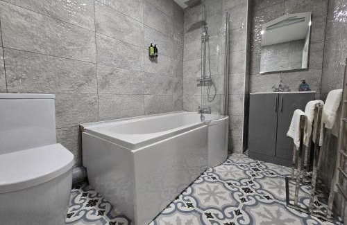 Butetown Apartment | Cardiff flat with roof-terrace