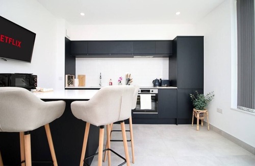 Gabalfa Apartment | Cardiff Retreat 3BR with Netflix & High-Speed Wifi