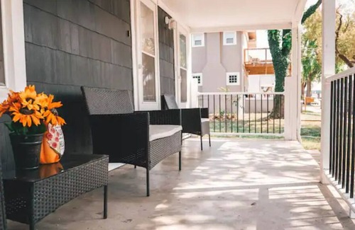 Arkansas City House | “CARE BnB” Lovely 2 Bedroom Condo - sleeps 8