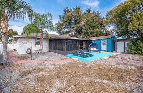 Winter Haven House | Carefree Cove on Lake Connie - With Hot Tub! 15 mins to Legoland