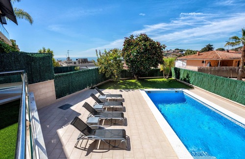 Premia de Dalt House | Careful and elegant decoration, with private pool and jacuzzi