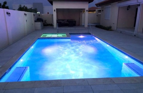 Washington House | Caribbean Queen Luxury villa w/pool & jacuzzi