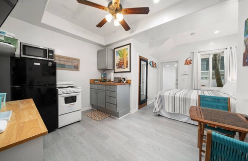 Hollywood South Central Beach Apartment | Caribbean Suite Private 2/2