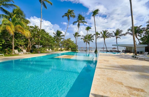 Guayacanes Apartment | Caribbean Sunrise View Beachfront Apartment