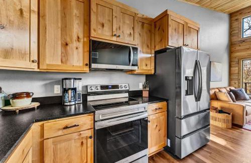 Fayetteville House | Caribou Cabin at Thunder Bluff