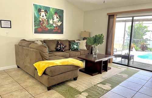 Poinciana House | Caribou Tropical 🌴Disney🎢Oasis 🥥with a Pool🏊‍♂️