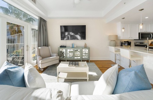 Sunnyside Condo | Carillon beach, New Remodel. 3 minutes to Rosemary Beach/30A. Exceptional!