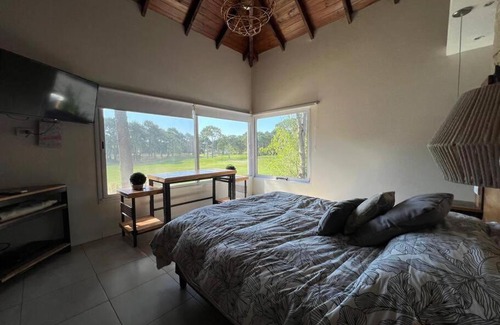 Carilo House | Carilo para 10, frente al golf con Pileta Climatizada!