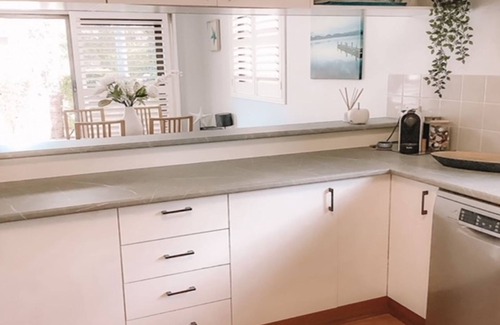 Nelson Bay Apartment | Carindale, 10,19 Dowling St - Ground floor, pool, tennis court, Wi-Fi, Foxtel, linen, bed making