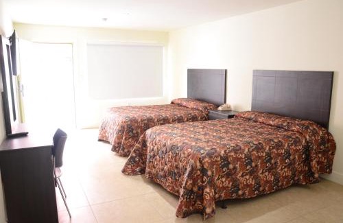 Northeast Miami Hotel | Carl's El Padre Motel