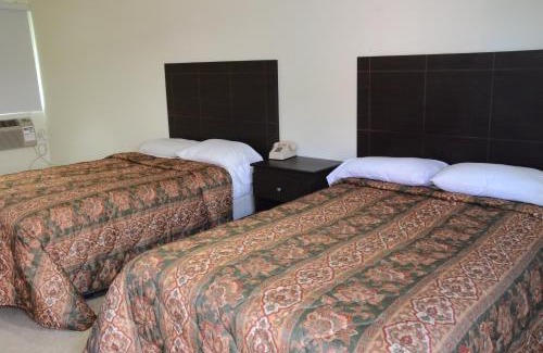 Northeast Miami Hotel | Carl's El Padre Motel