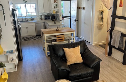 Carlsbad Condo | Carlsbad Staycation 7 minute drive to beach! Modern, Cozy, and Fresh!