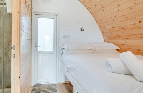 Mappleton Cottage | CARLTON MANOR POD 4, family friendly, with a garden in Aldbrough
