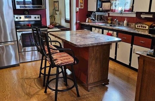 Carlyle House | Carlyle lake home!