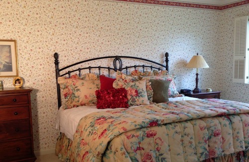 Golden Rectangle Cottage | CARMEL CLASSIC near Forest Theater