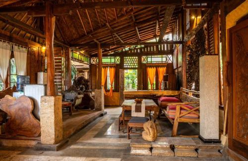 Senggigi Villa | Carmen Kayu villa Lombok