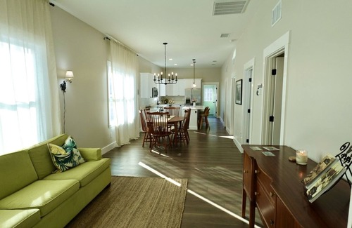 Ybor City House | Carmen's Casita - 1925 Renovated Ybor Bungalow